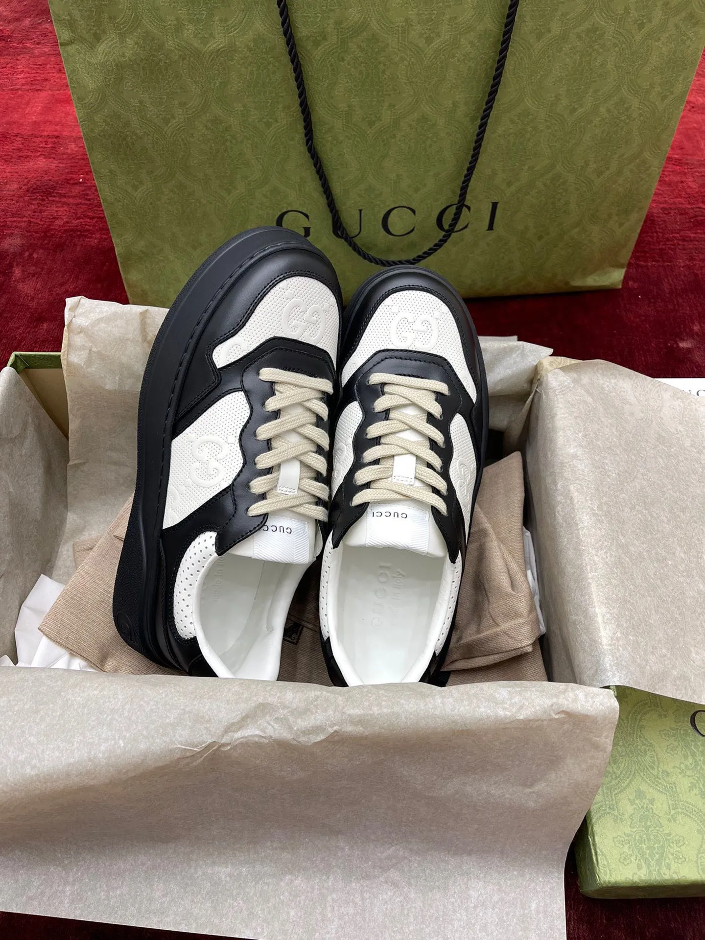 👟👟Ex-factory price 480👟👟 Gucc*i~~New upgraded version, original original color @GG couple's thick-soled shoes...biscuit shoes...white shoes...sneakers...flat shoes...catwalk style: celebrities, Internet celebrities, Xiaohongshu, etc. will definitely plant grass and call❤ Original customized cowhide fabric (classic old floral fabric, perforation, embossing process), the original bottom has a big logo, and there is a GG on the heel Logo, 5cm thick sole, classic Gucci webbing... Women's size 35-40, men's size 39-44